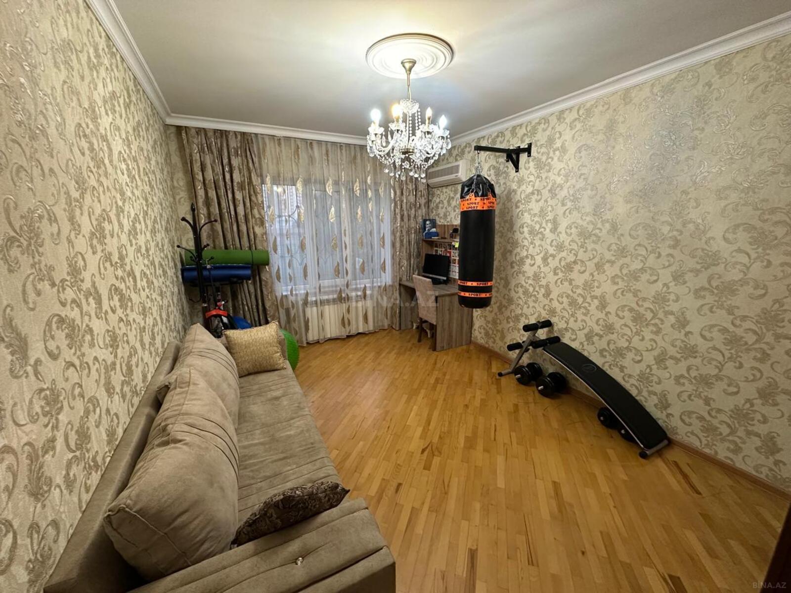 3 otaqlı Köhnə tikili, Şah İsmayıl Xətai m., Bakı
