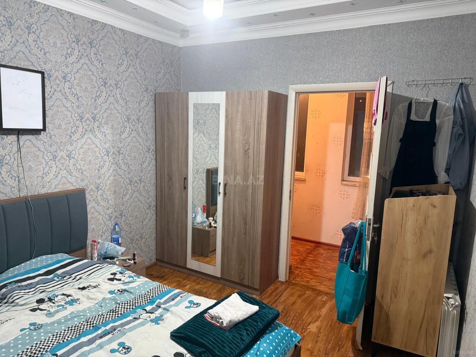 3 otaqlı Köhnə tikili, Koroğlu m., Bakı