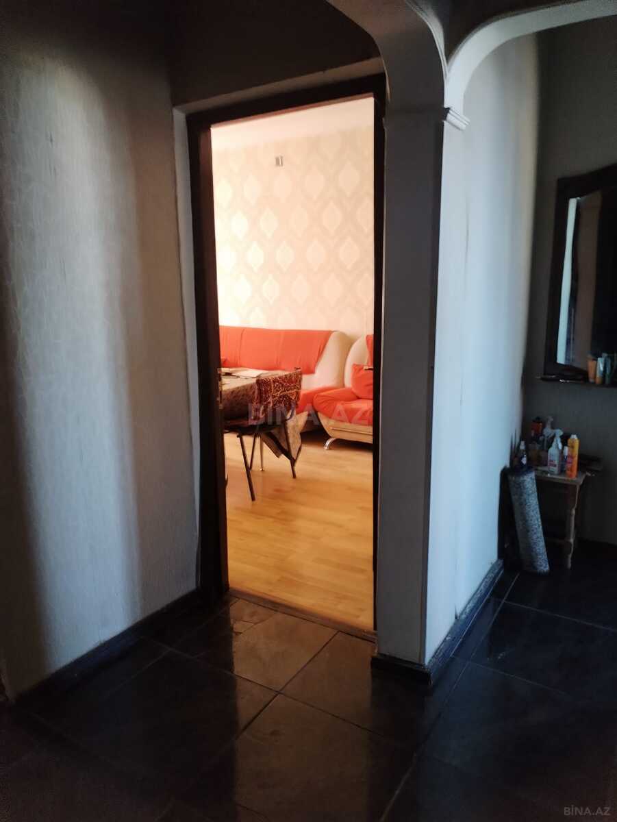 3 otaqlı Köhnə tikili, 8-ci mikrorayon q., Bakı