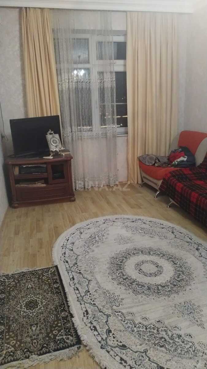 3 otaqlı Köhnə tikili, 8-ci mikrorayon q., Bakı