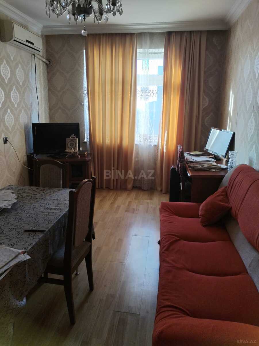 3 otaqlı Köhnə tikili, 8-ci mikrorayon q., Bakı