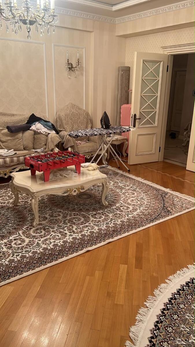 4 otaqlı Yeni tikili, Nizami m., Bakı