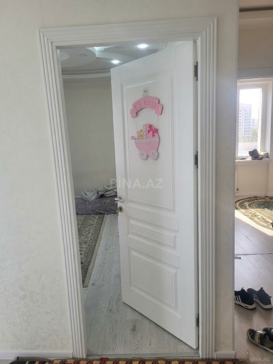 3 otaqlı Köhnə tikili, Neftçilər m., Bakı