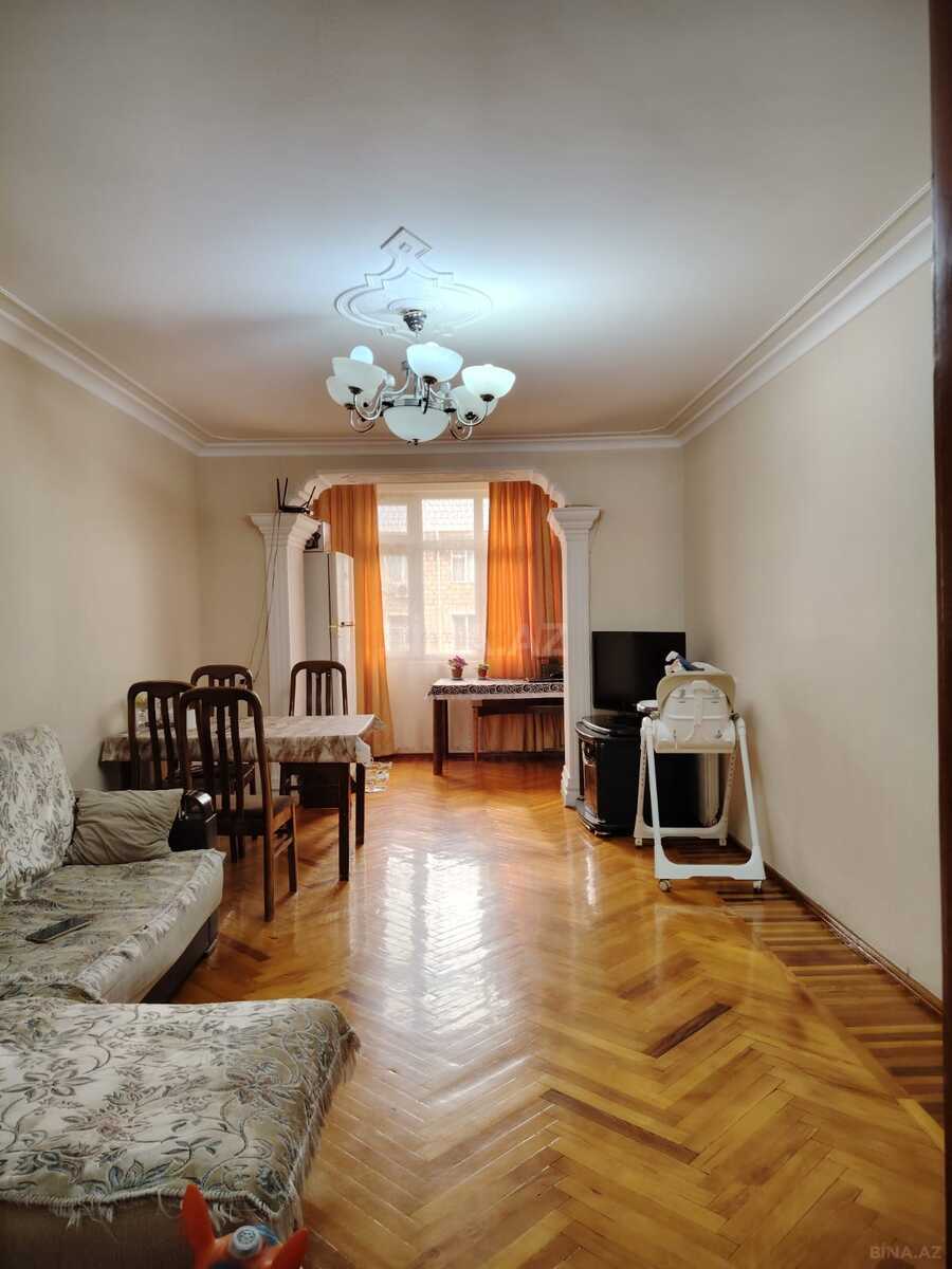 3 otaqlı Köhnə tikili, Elmlər Akademiyası m., Bakı