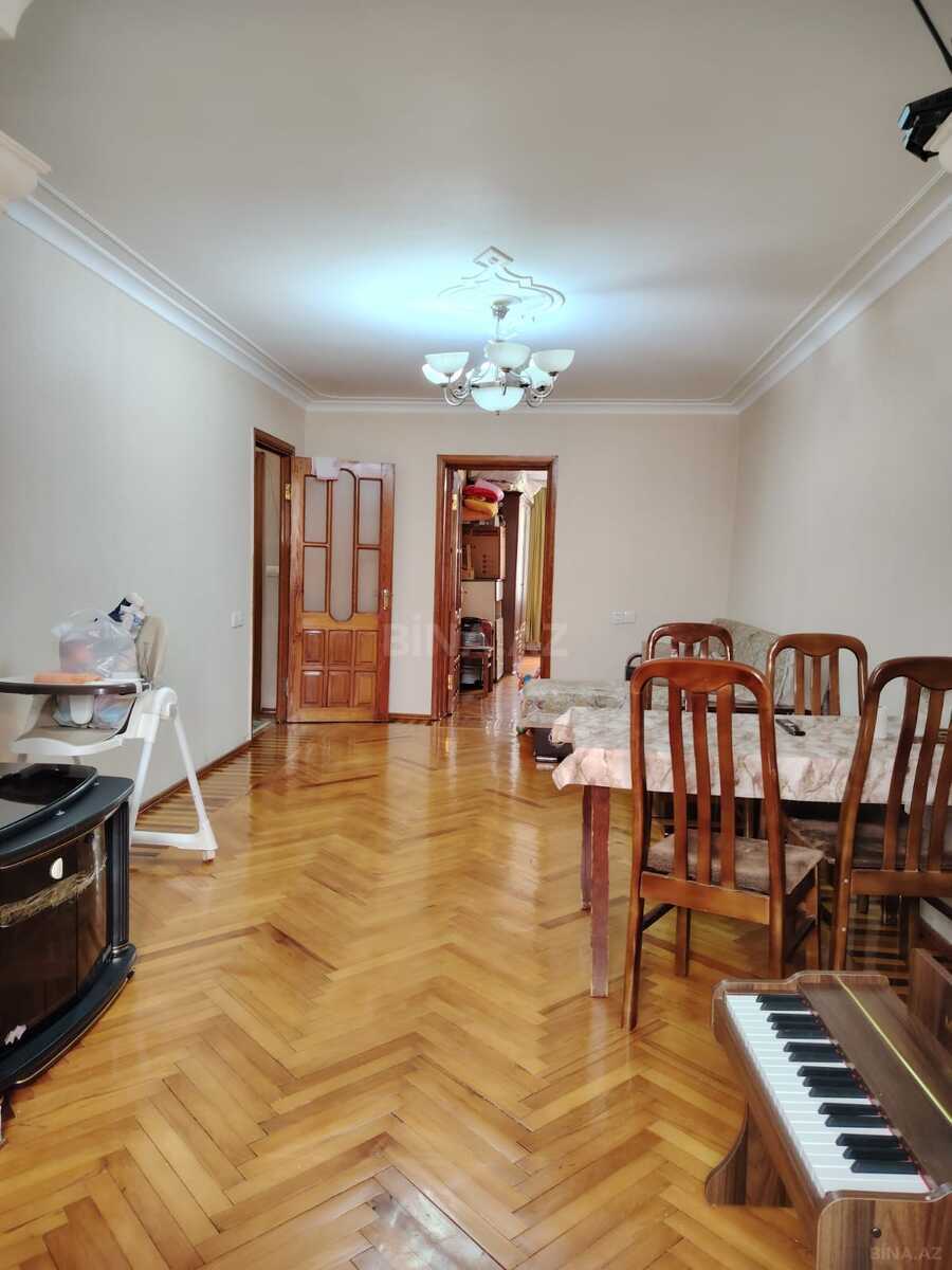 3 otaqlı Köhnə tikili, Elmlər Akademiyası m., Bakı