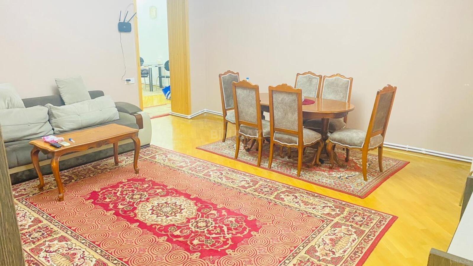 3 otaqlı Köhnə tikili, 28 May m., Bakı