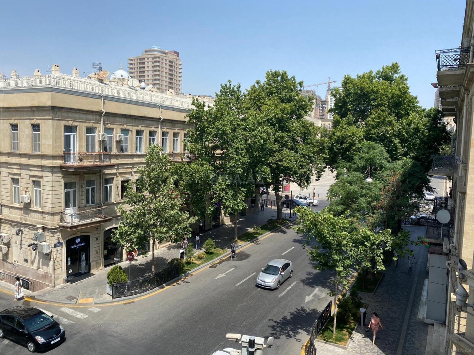 3 otaqlı Köhnə tikili, 28 May m., Bakı