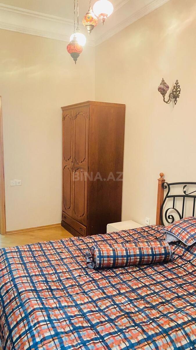 3 otaqlı Köhnə tikili, 28 May m., Bakı