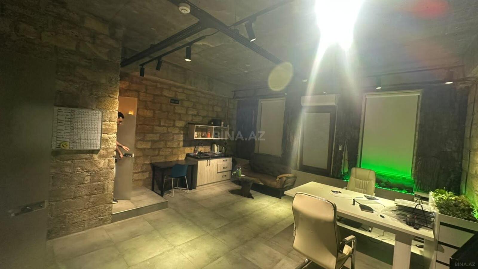 1 otaqlı Ofis, Şah İsmayıl Xətai m., Bakı