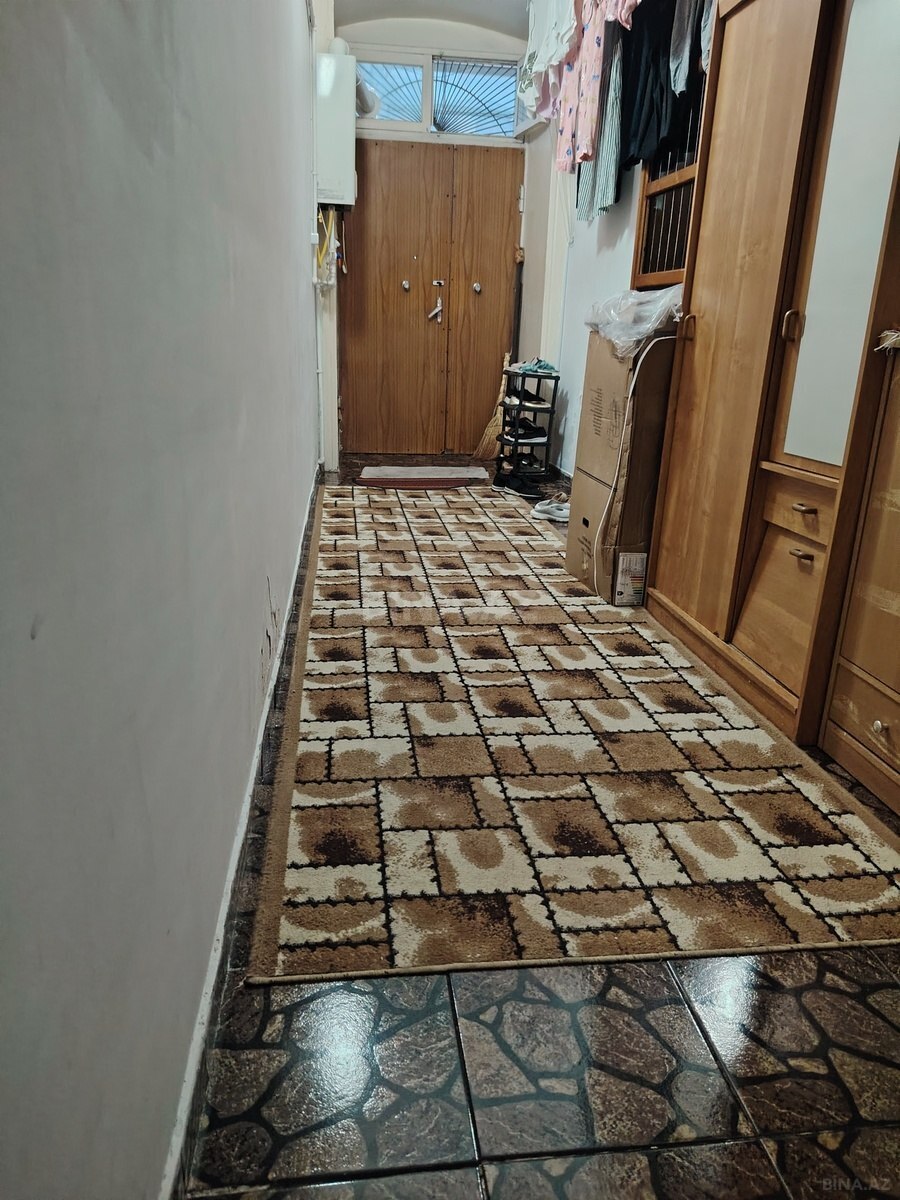 3 otaqlı Köhnə tikili, Nizami m., Bakı
