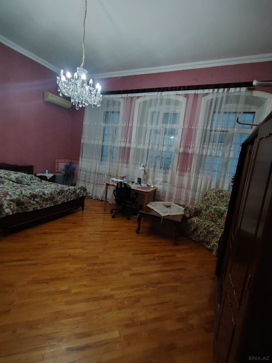 3 otaqlı Köhnə tikili, Nizami m., Bakı