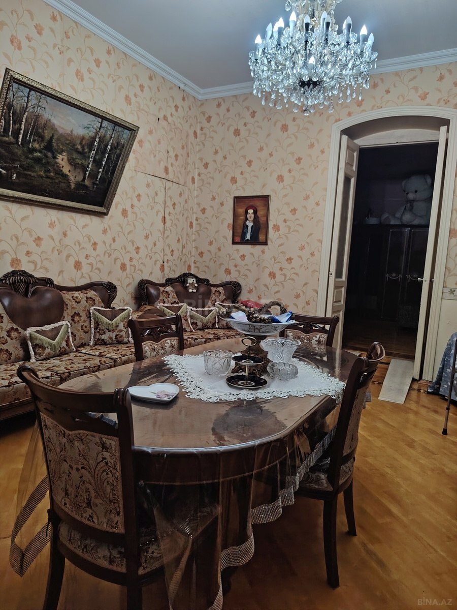 3 otaqlı Köhnə tikili, Nizami m., Bakı