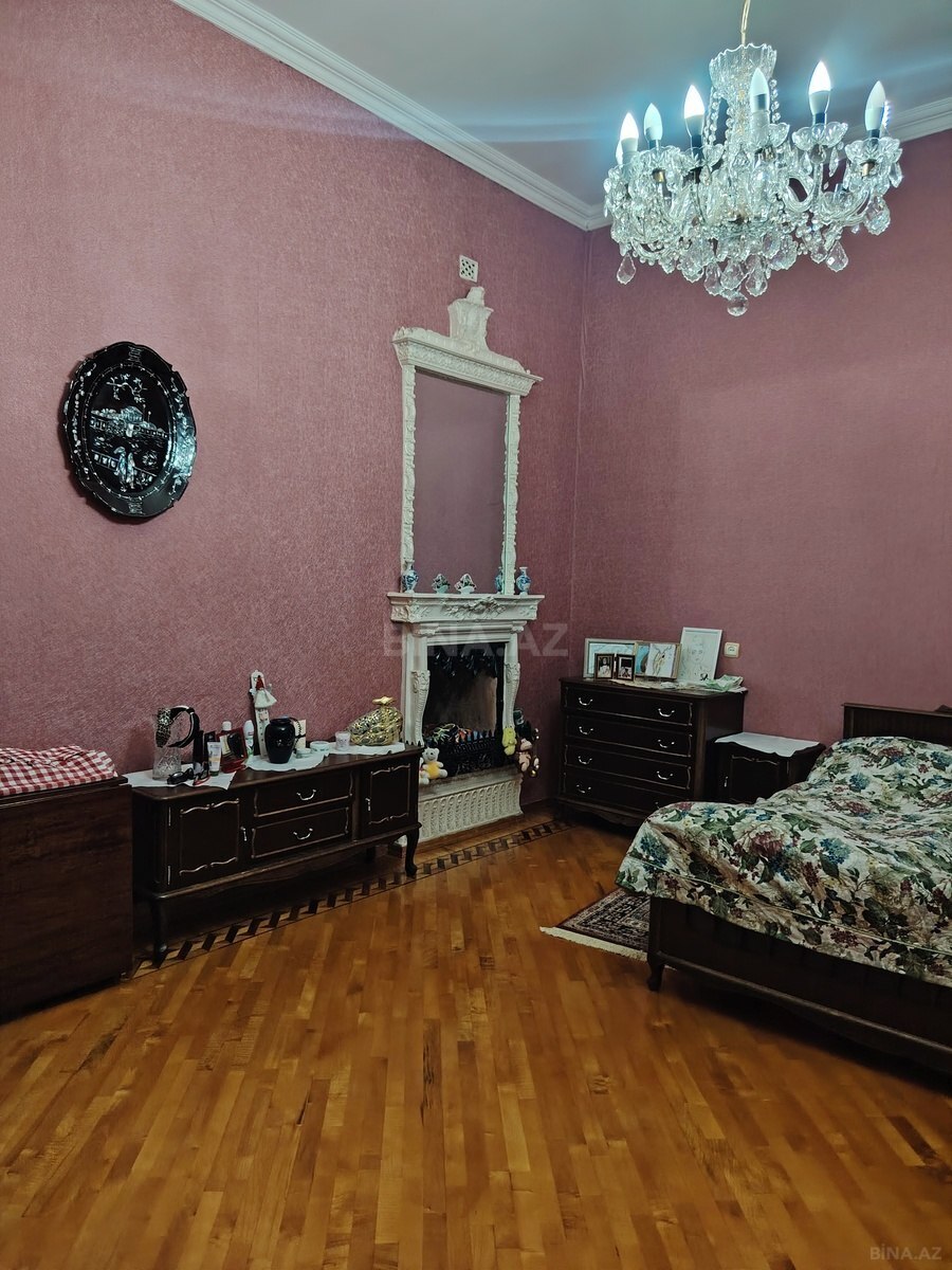 3 otaqlı Köhnə tikili, Nizami m., Bakı