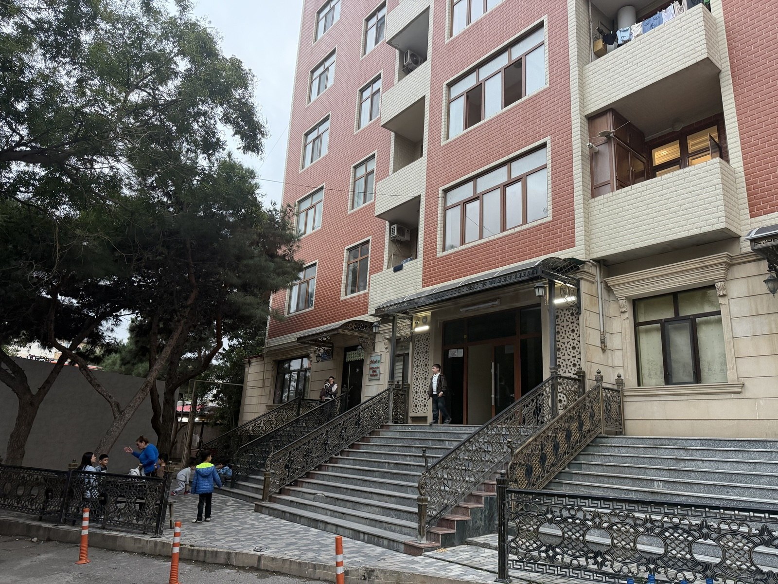 3 otaqlı Yeni tikili, Memar Əcəmi m., Bakı