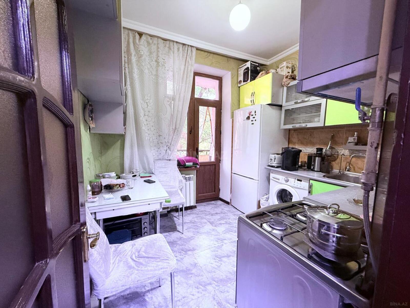 3 otaqlı Köhnə tikili, Elmlər Akademiyası m., Bakı