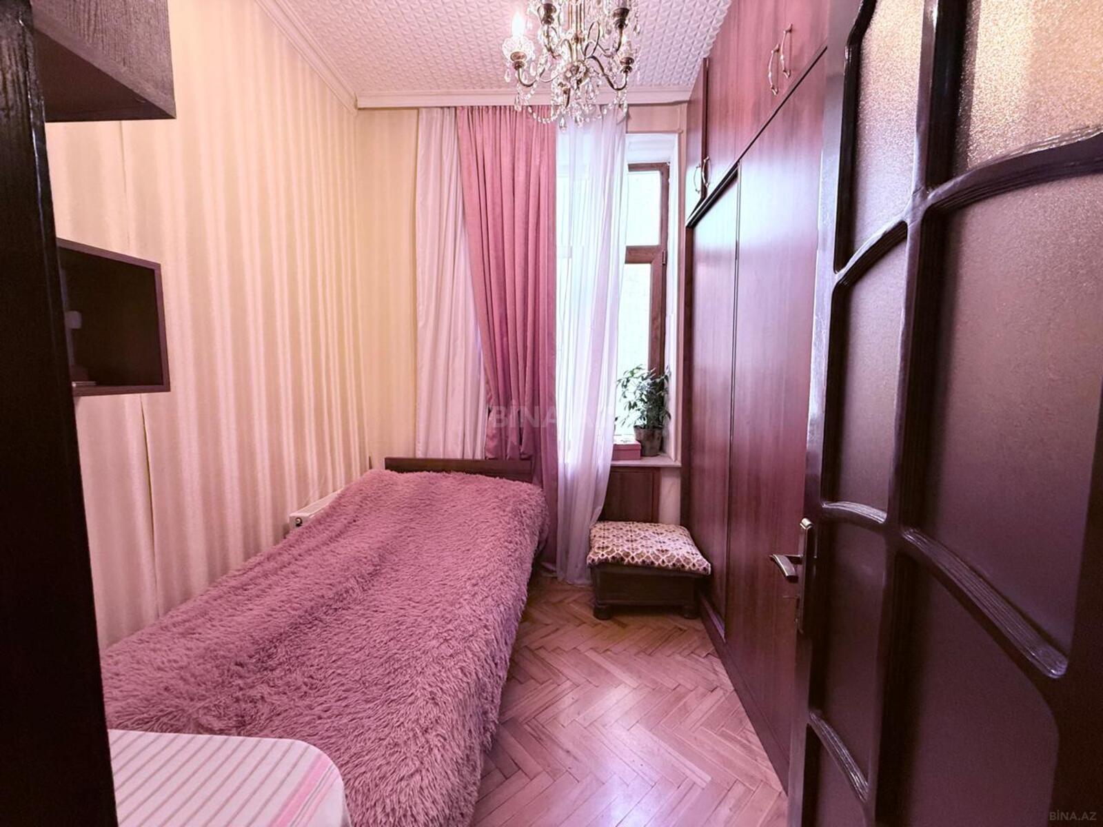 3 otaqlı Köhnə tikili, Elmlər Akademiyası m., Bakı