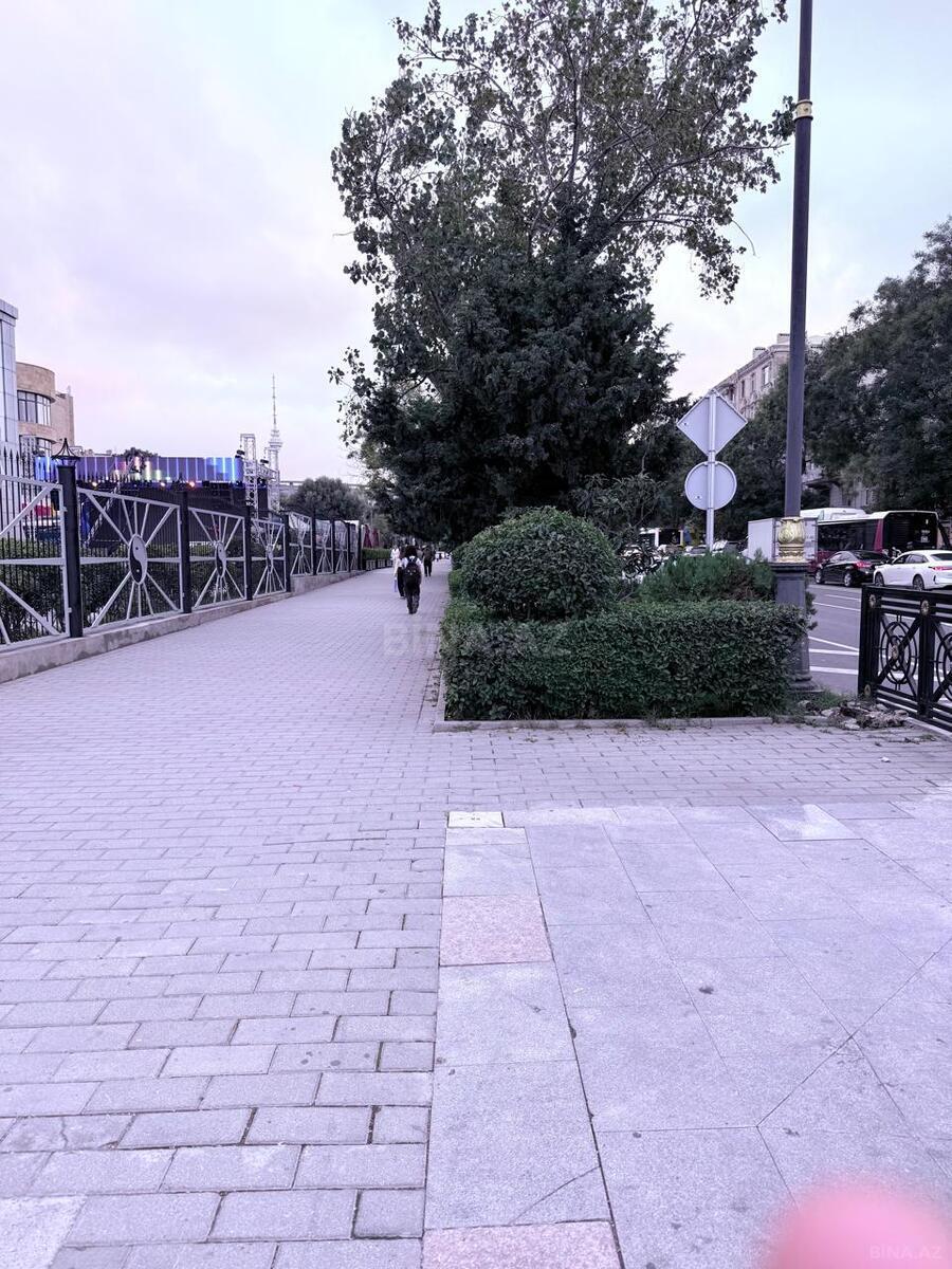 3 otaqlı Köhnə tikili, Elmlər Akademiyası m., Bakı