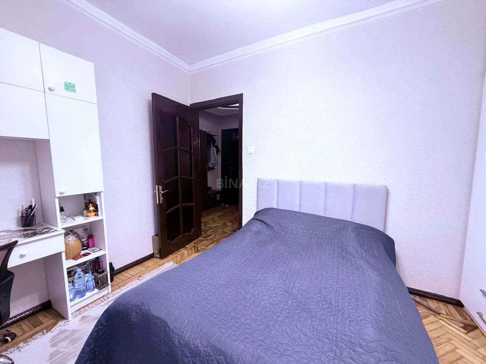 3 otaqlı Köhnə tikili, Elmlər Akademiyası m., Bakı