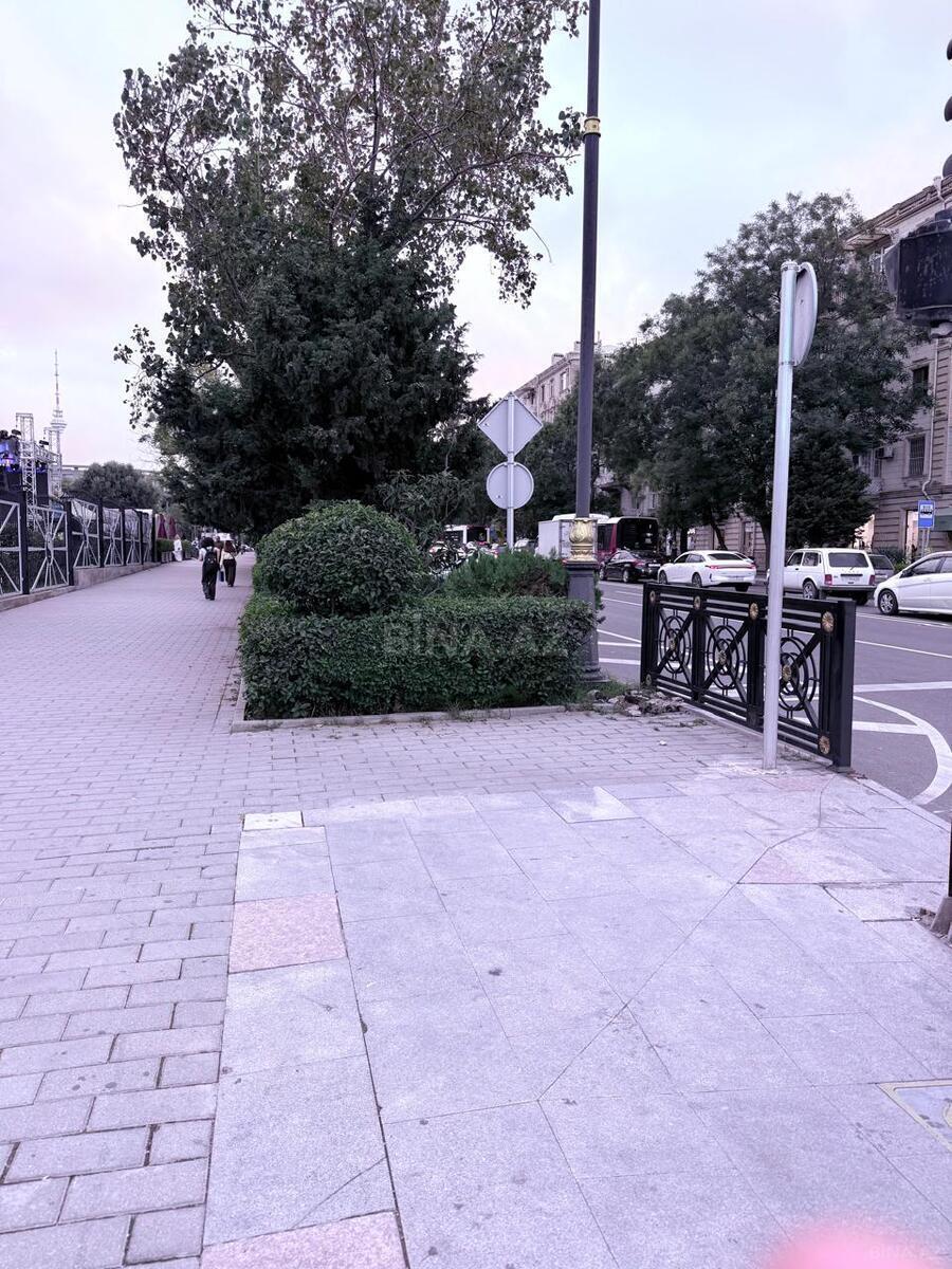 3 otaqlı Köhnə tikili, Elmlər Akademiyası m., Bakı