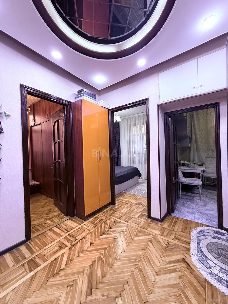 3 otaqlı Köhnə tikili, Elmlər Akademiyası m., Bakı