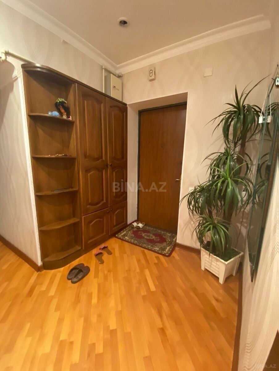 3 otaqlı Köhnə tikili, Nizami m., Bakı