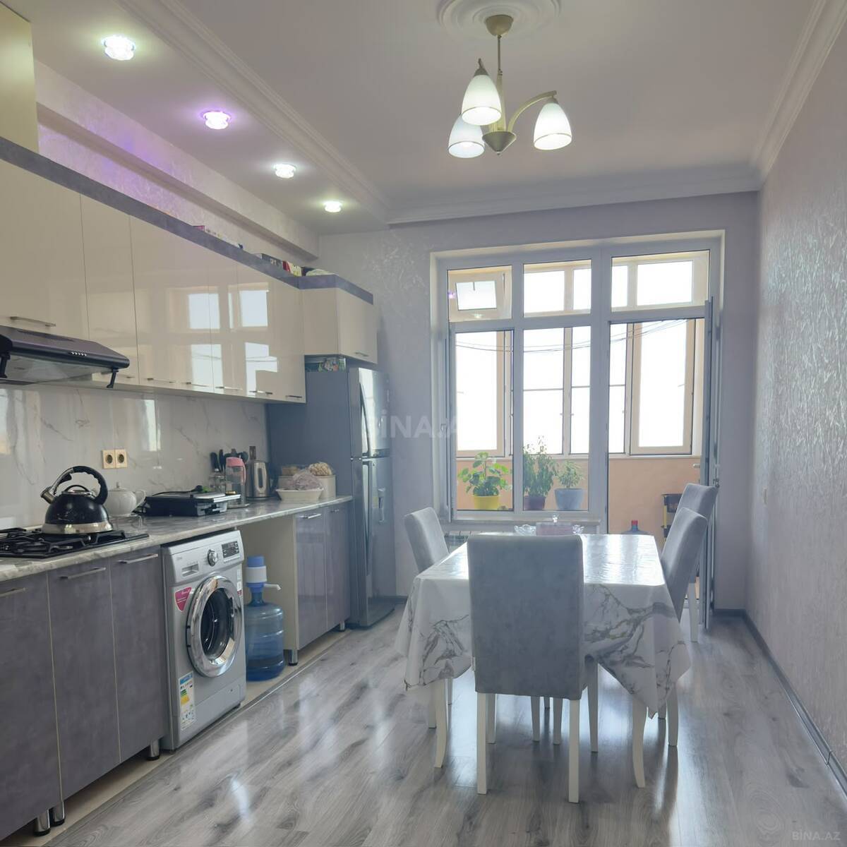2 otaqlı Yeni tikili, 8-ci kilometr q., Bakı