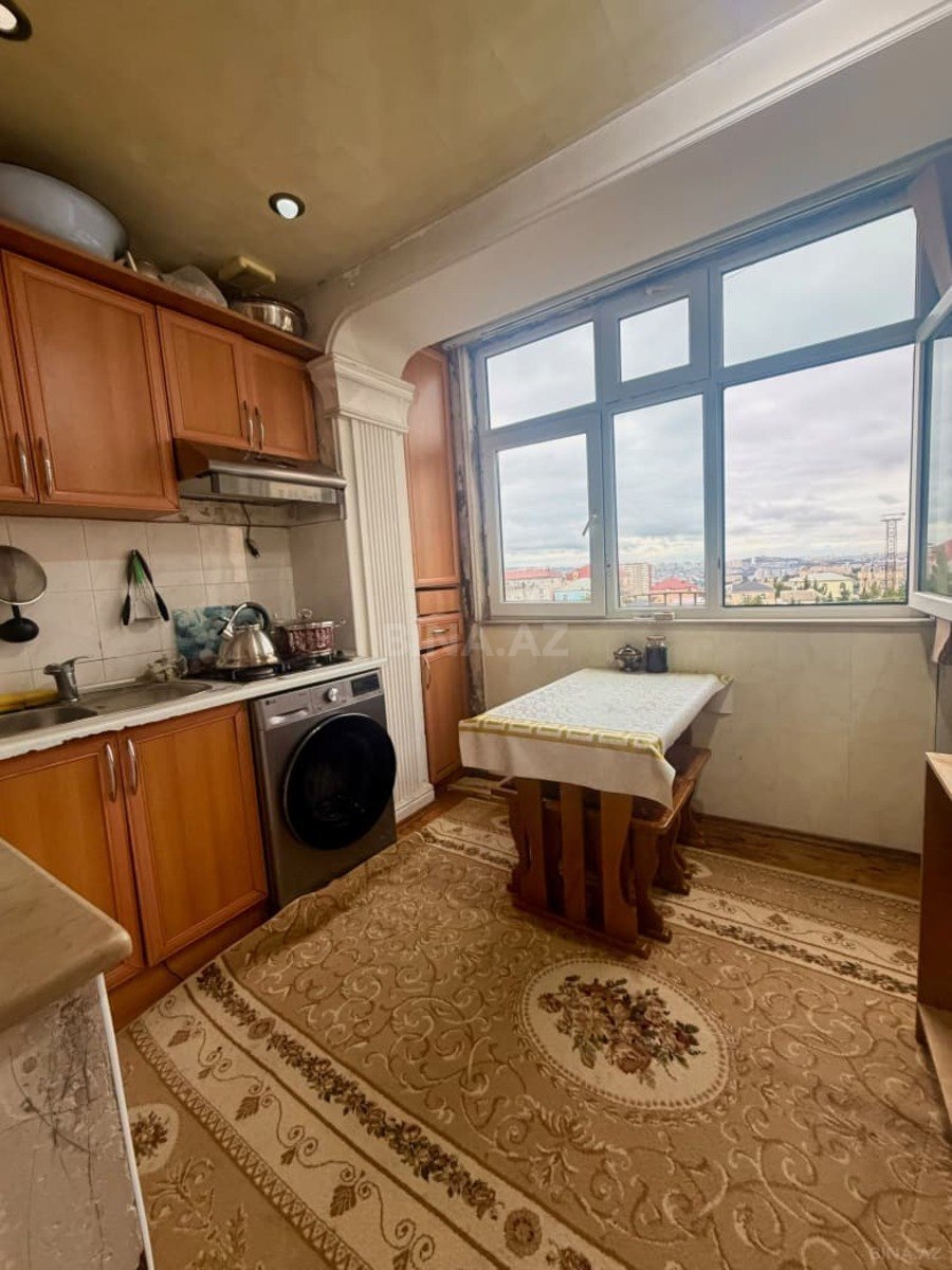 3 otaqlı Köhnə tikili, Memar Əcəmi m., Bakı