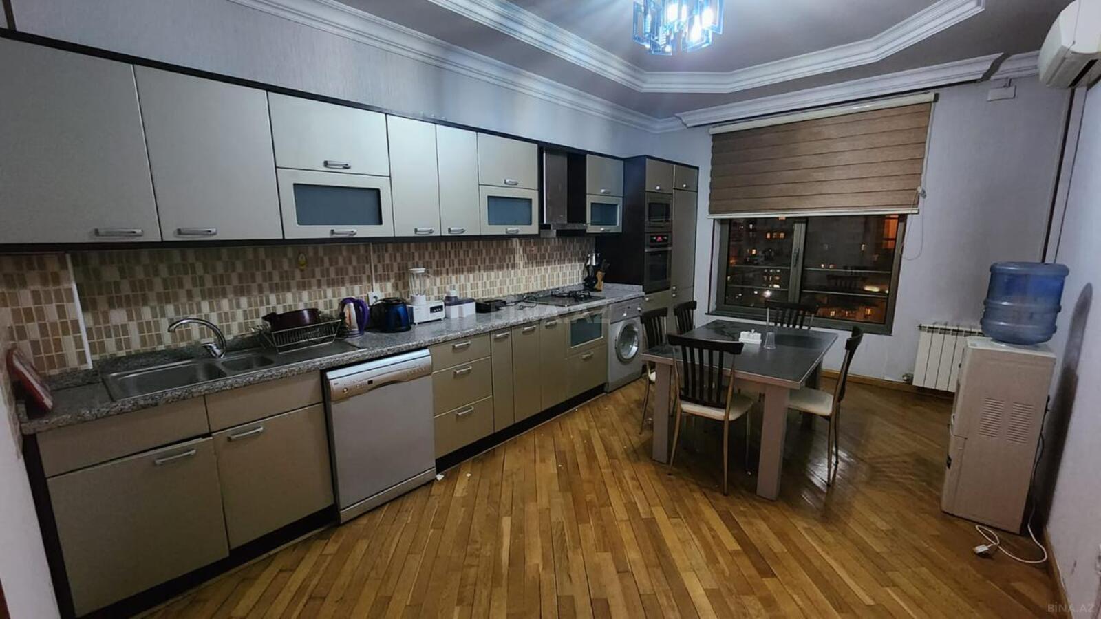 4 otaqlı Yeni tikili, Nizami m., Bakı