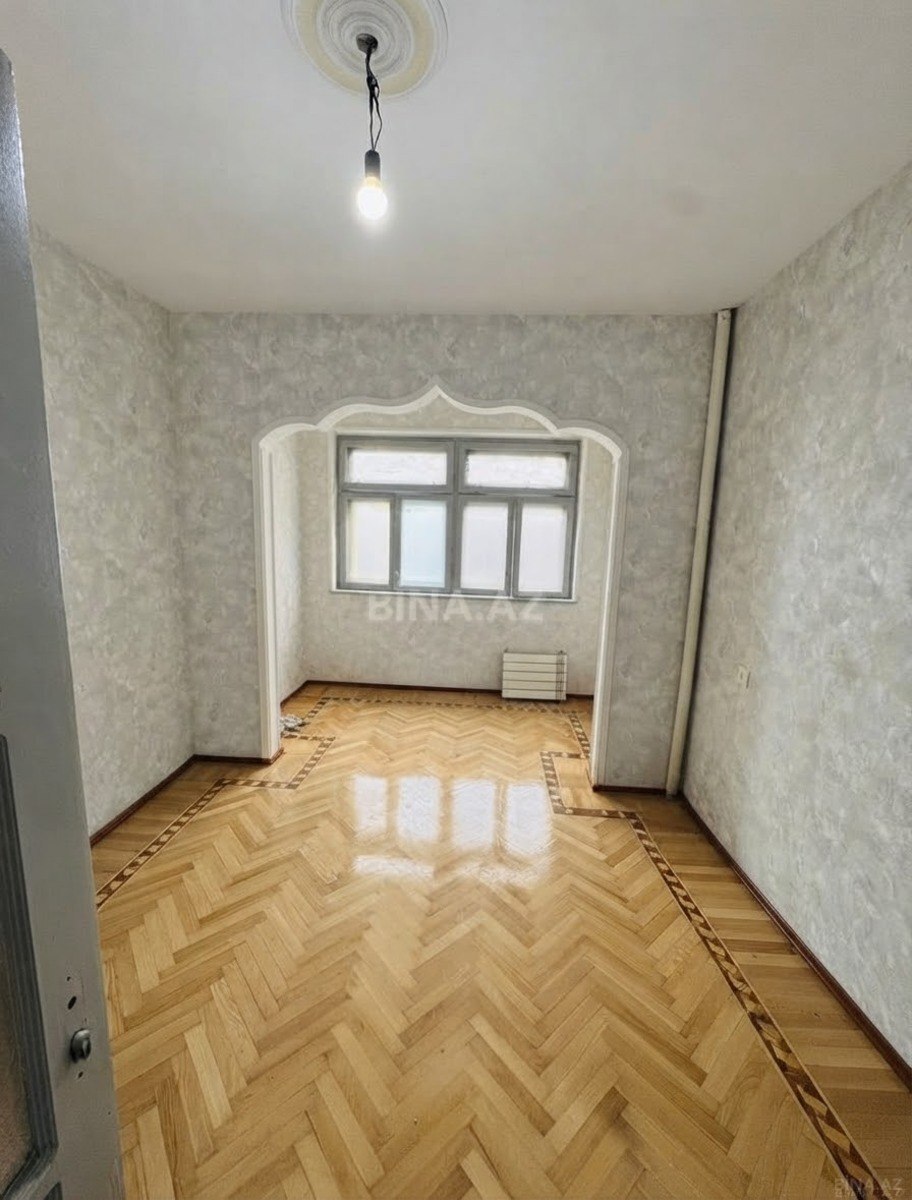 3 otaqlı Köhnə tikili, Xalqlar Dostluğu m., Bakı