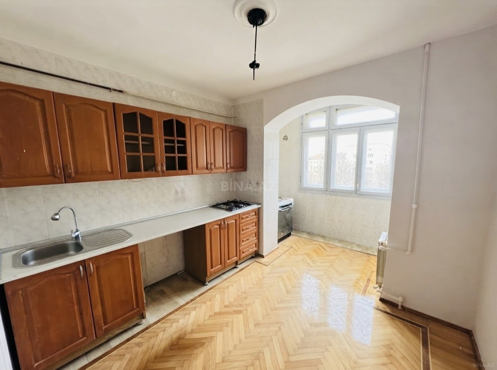 3 otaqlı Köhnə tikili, Xalqlar Dostluğu m., Bakı