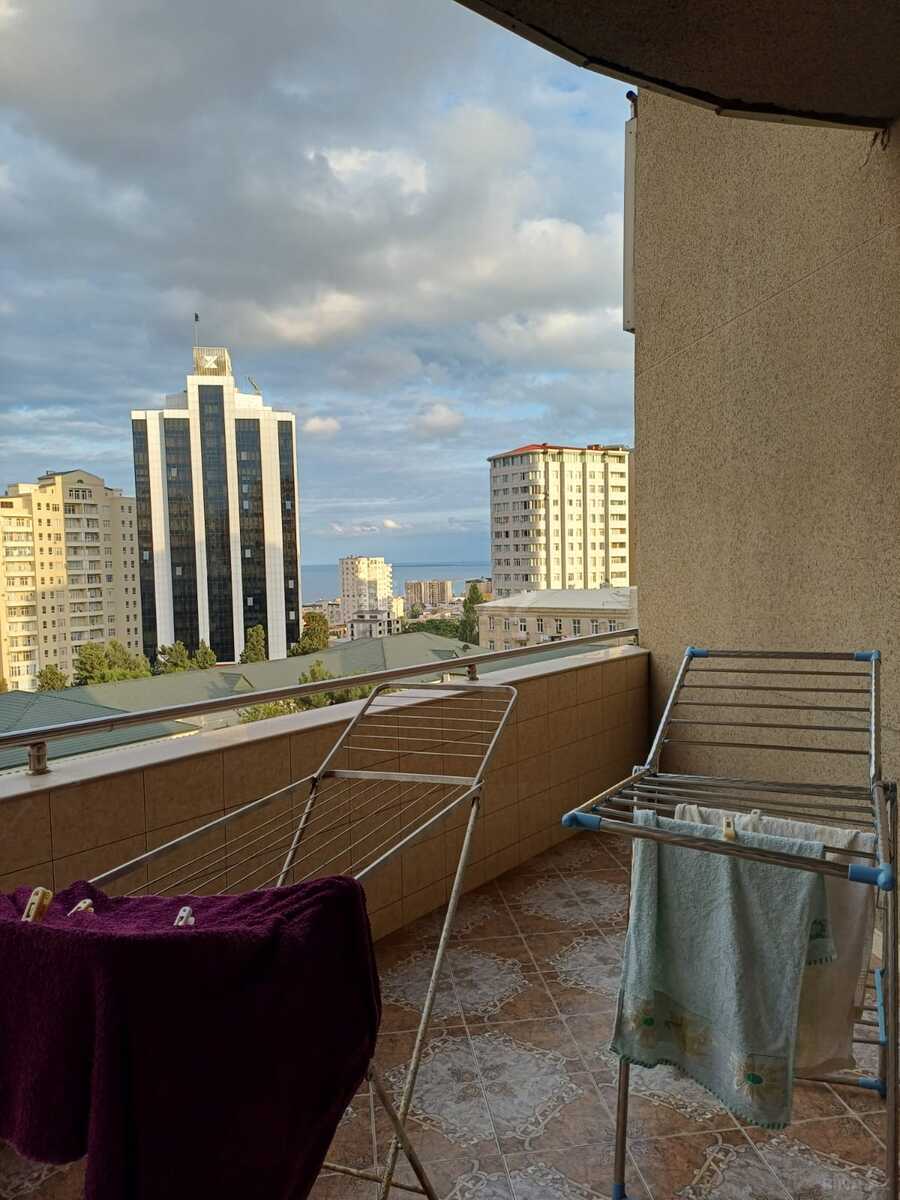 4 otaqlı Yeni tikili, Elmlər Akademiyası m., Bakı