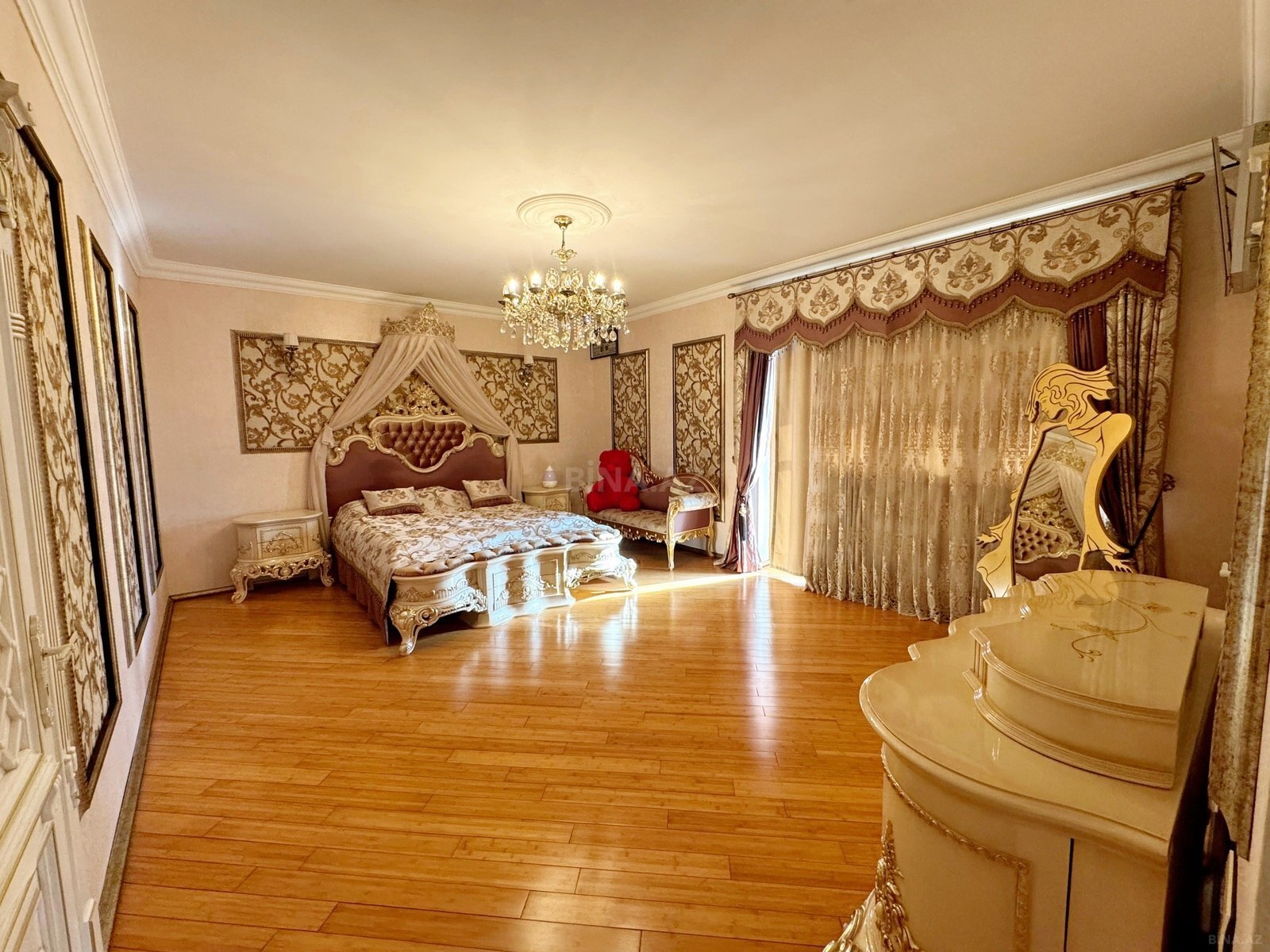 6 otaqlı Yeni tikili, 8 Noyabr m., Bakı