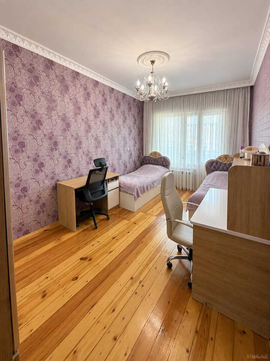 3 otaqlı Köhnə tikili, Neftçilər m., Bakı