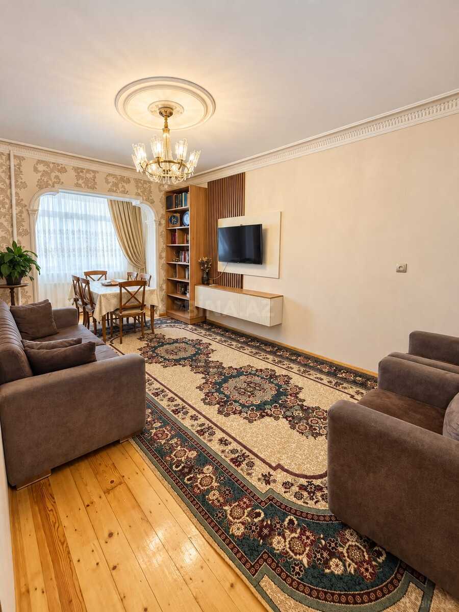 3 otaqlı Köhnə tikili, Neftçilər m., Bakı