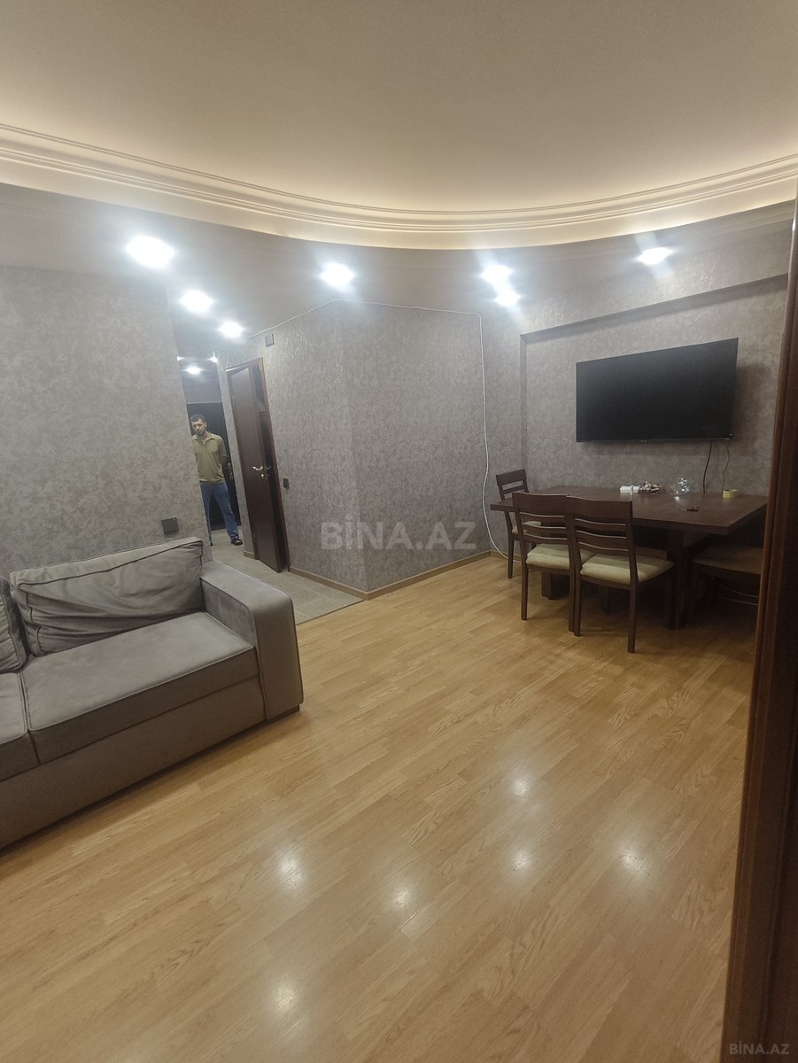 3 otaqlı Köhnə tikili, Şah İsmayıl Xətai m., Bakı
