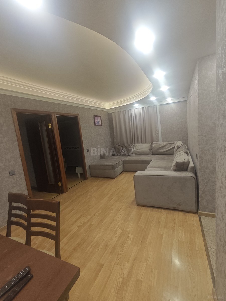 3 otaqlı Köhnə tikili, Şah İsmayıl Xətai m., Bakı