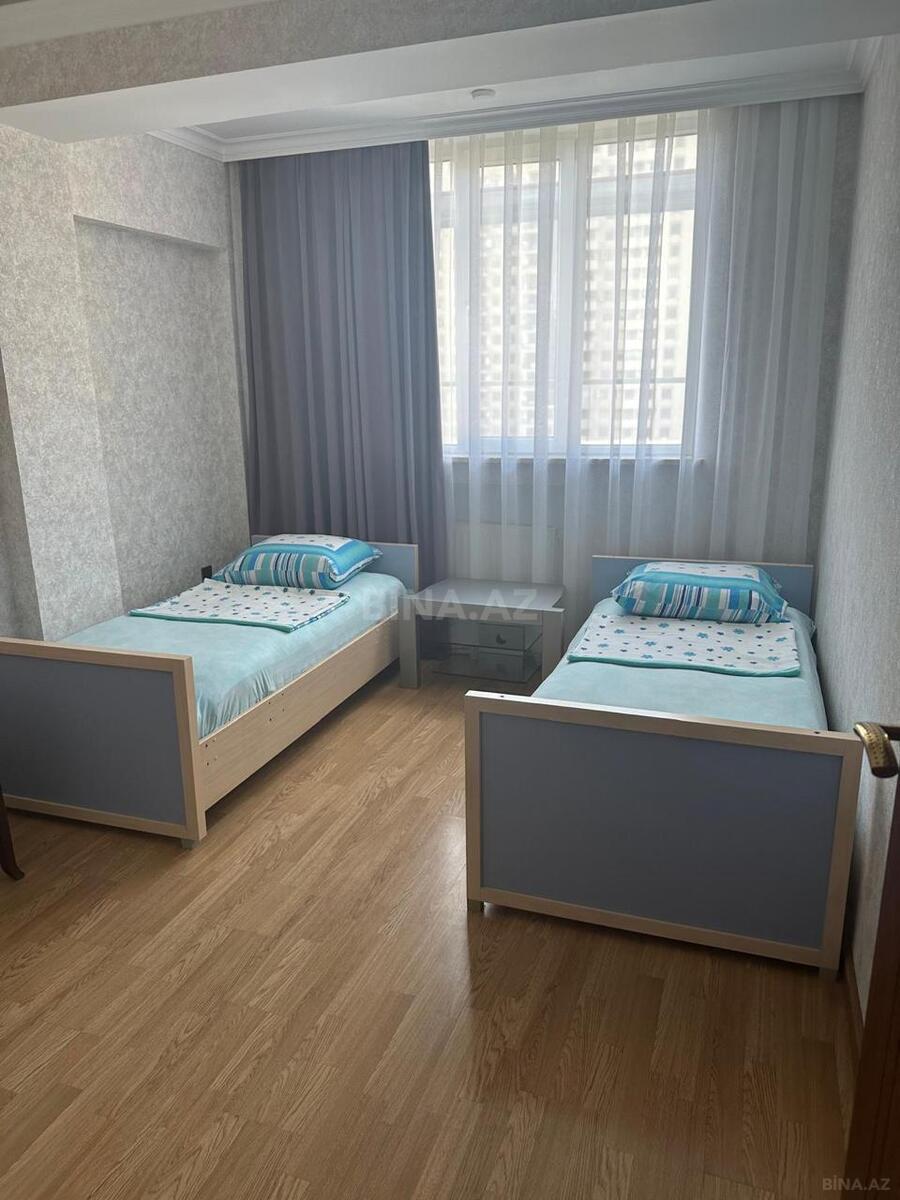 3 otaqlı Köhnə tikili, Şah İsmayıl Xətai m., Bakı