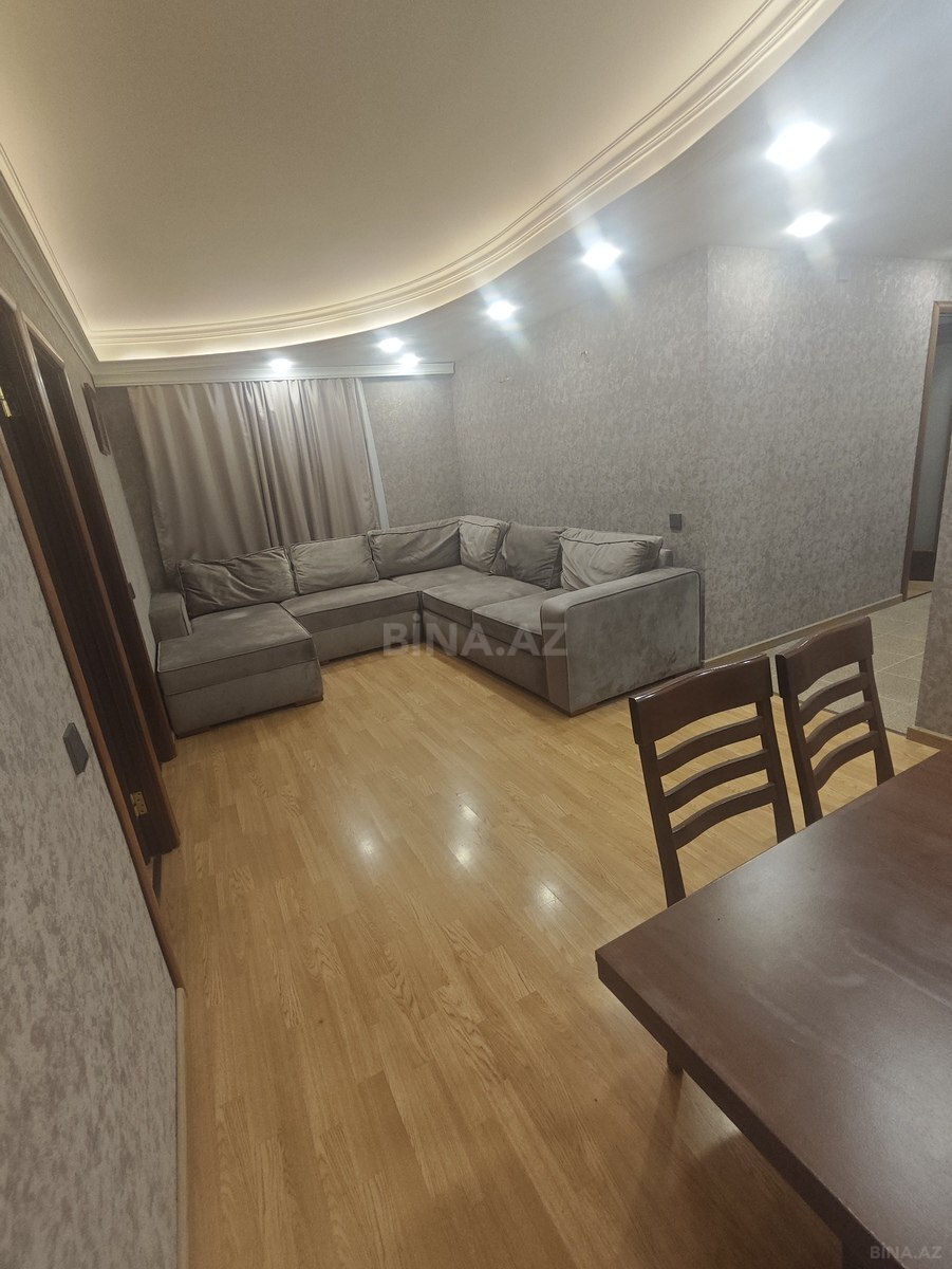 3 otaqlı Köhnə tikili, Şah İsmayıl Xətai m., Bakı