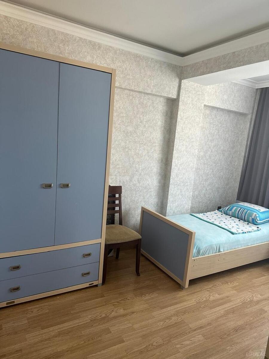 3 otaqlı Köhnə tikili, Şah İsmayıl Xətai m., Bakı