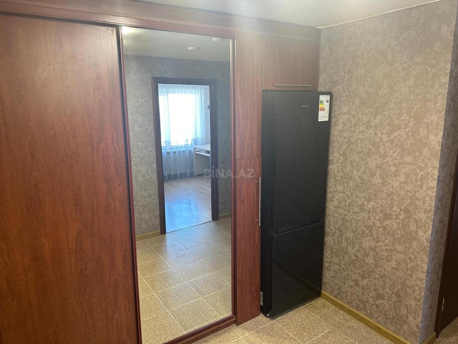 3 otaqlı Köhnə tikili, Şah İsmayıl Xətai m., Bakı