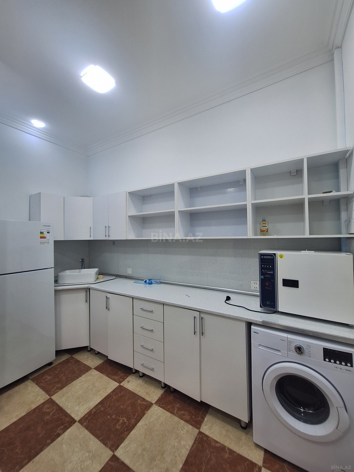 4 otaqlı Köhnə tikili, İnşaatçılar m., Bakı