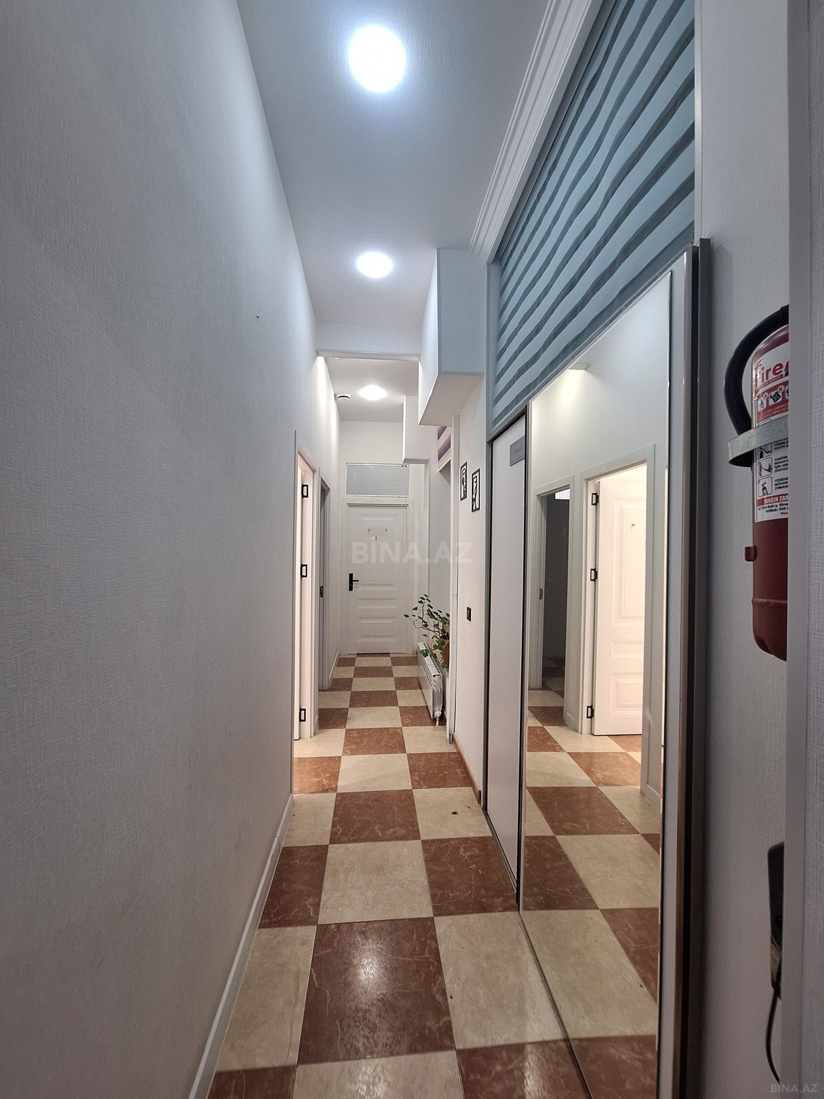 4 otaqlı Köhnə tikili, İnşaatçılar m., Bakı