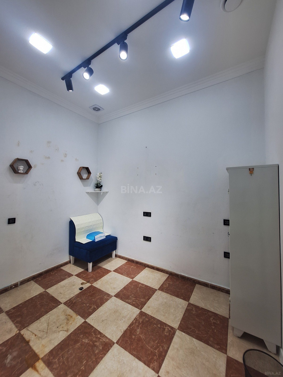 4 otaqlı Köhnə tikili, İnşaatçılar m., Bakı