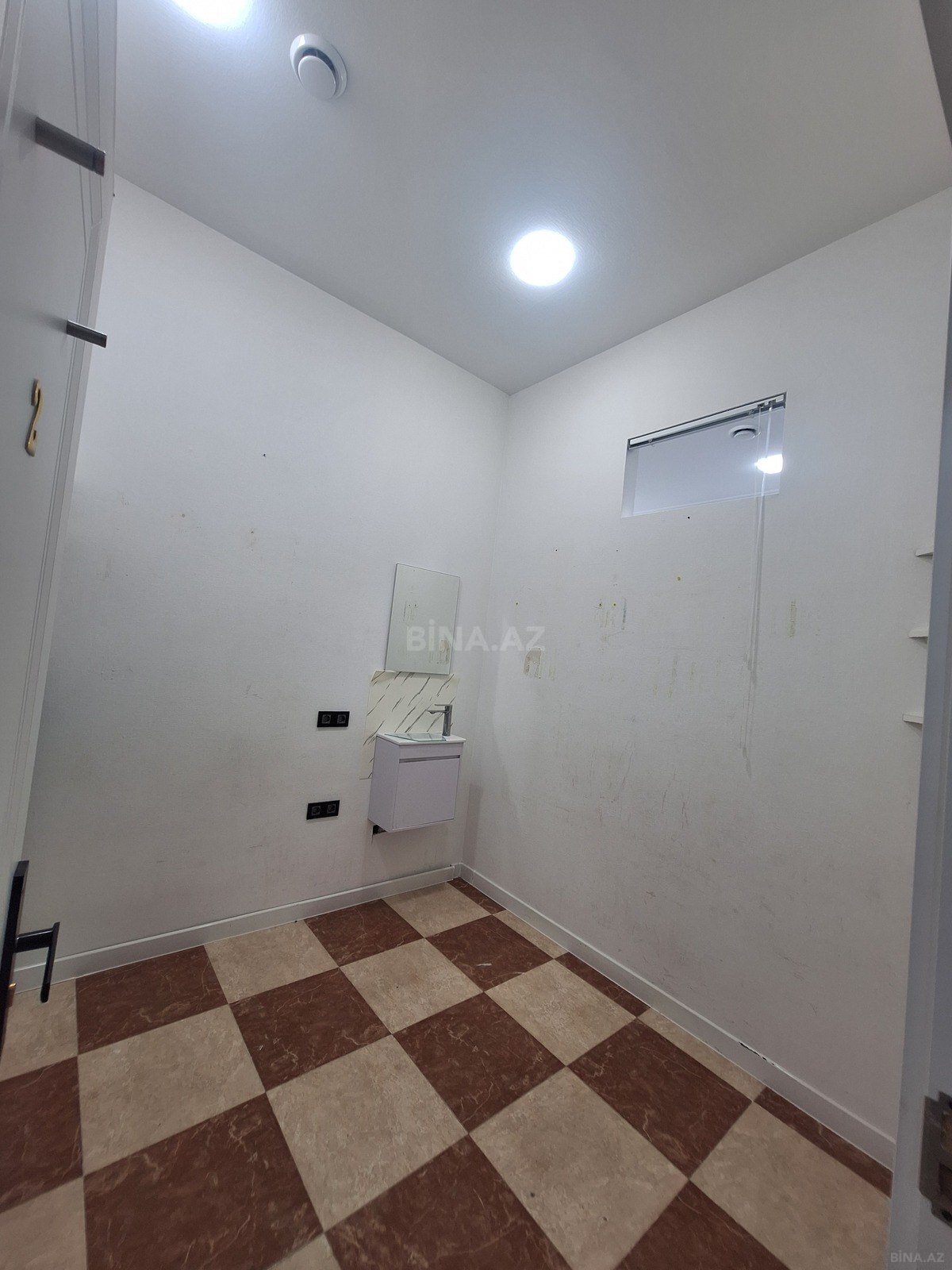 4 otaqlı Köhnə tikili, İnşaatçılar m., Bakı