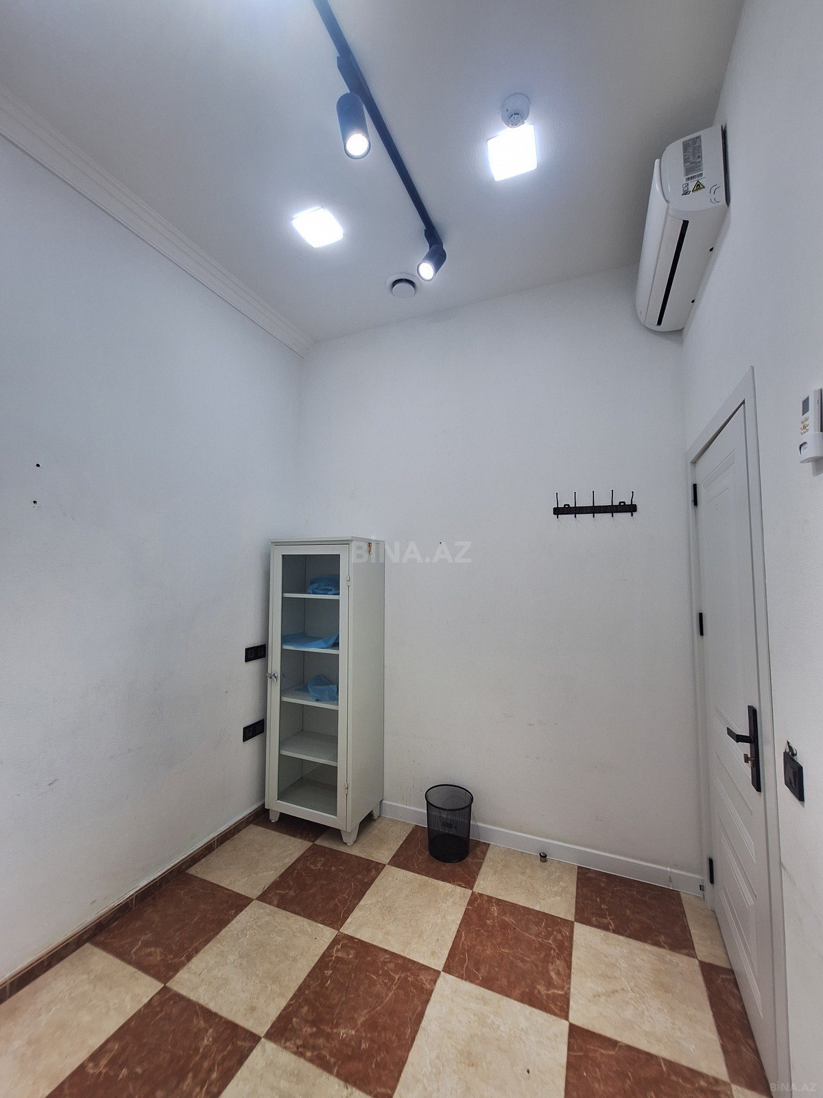 4 otaqlı Köhnə tikili, İnşaatçılar m., Bakı