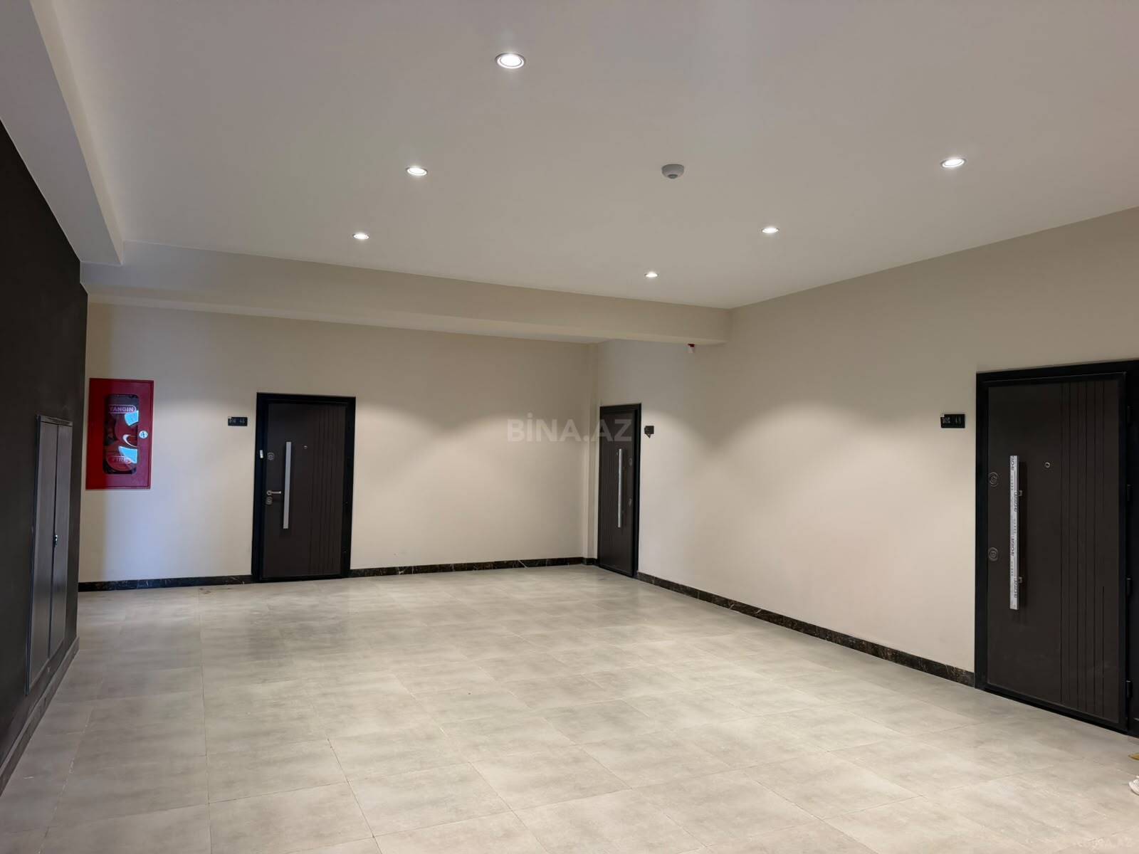 4 otaqlı Yeni tikili, Koroğlu m., Bakı