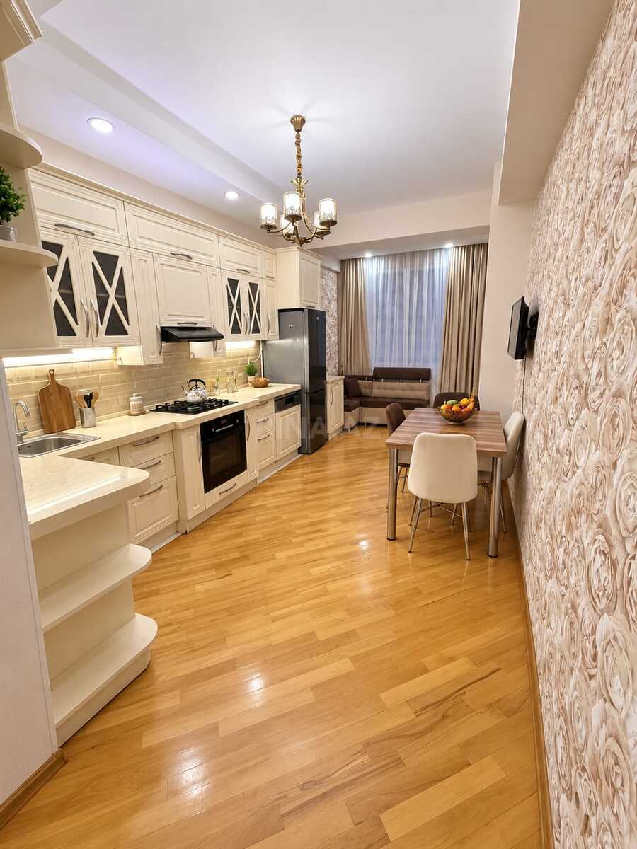 3 otaqlı Yeni tikili, Qara Qarayev m., Bakı