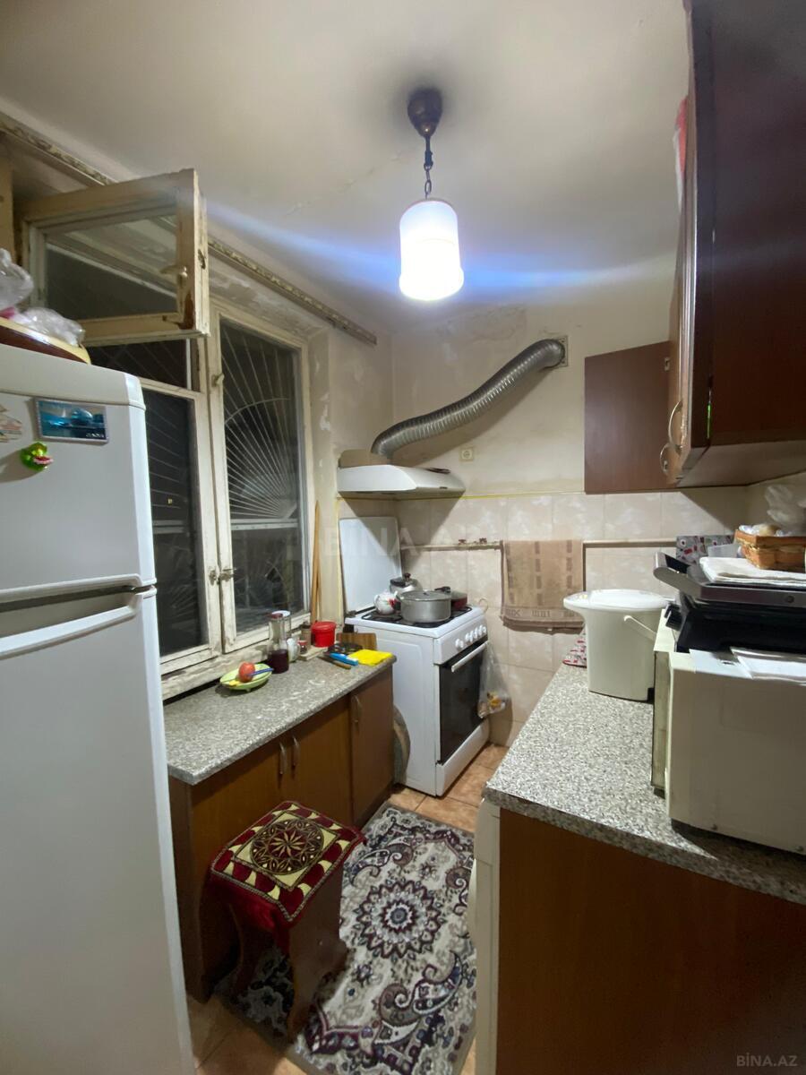 3 otaqlı Köhnə tikili, Elmlər Akademiyası m., Bakı