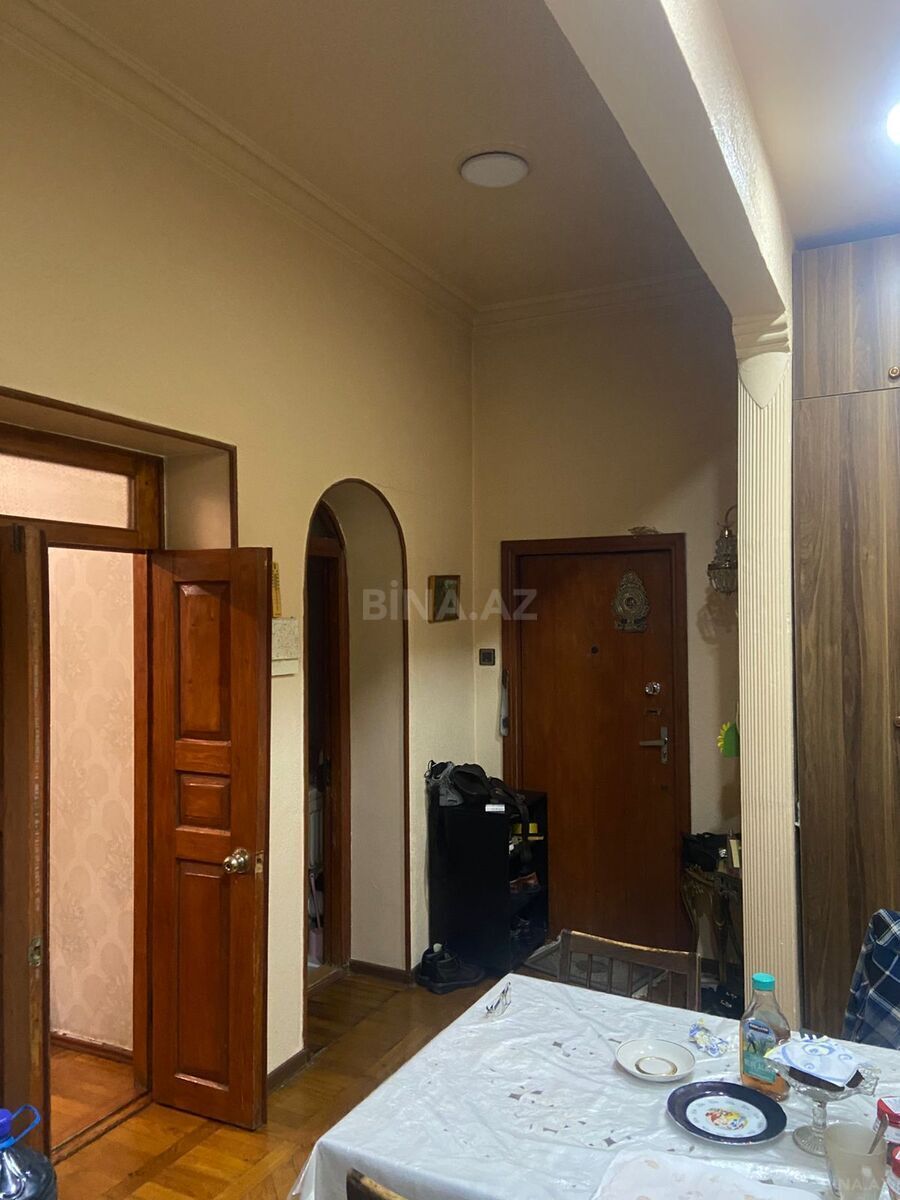 3 otaqlı Köhnə tikili, 28 May m., Bakı