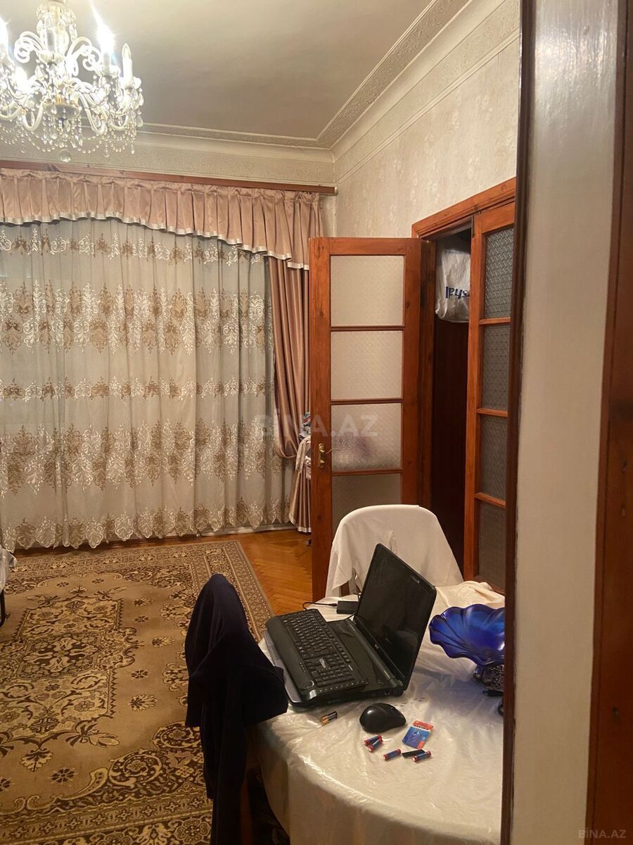 3 otaqlı Köhnə tikili, 28 May m., Bakı
